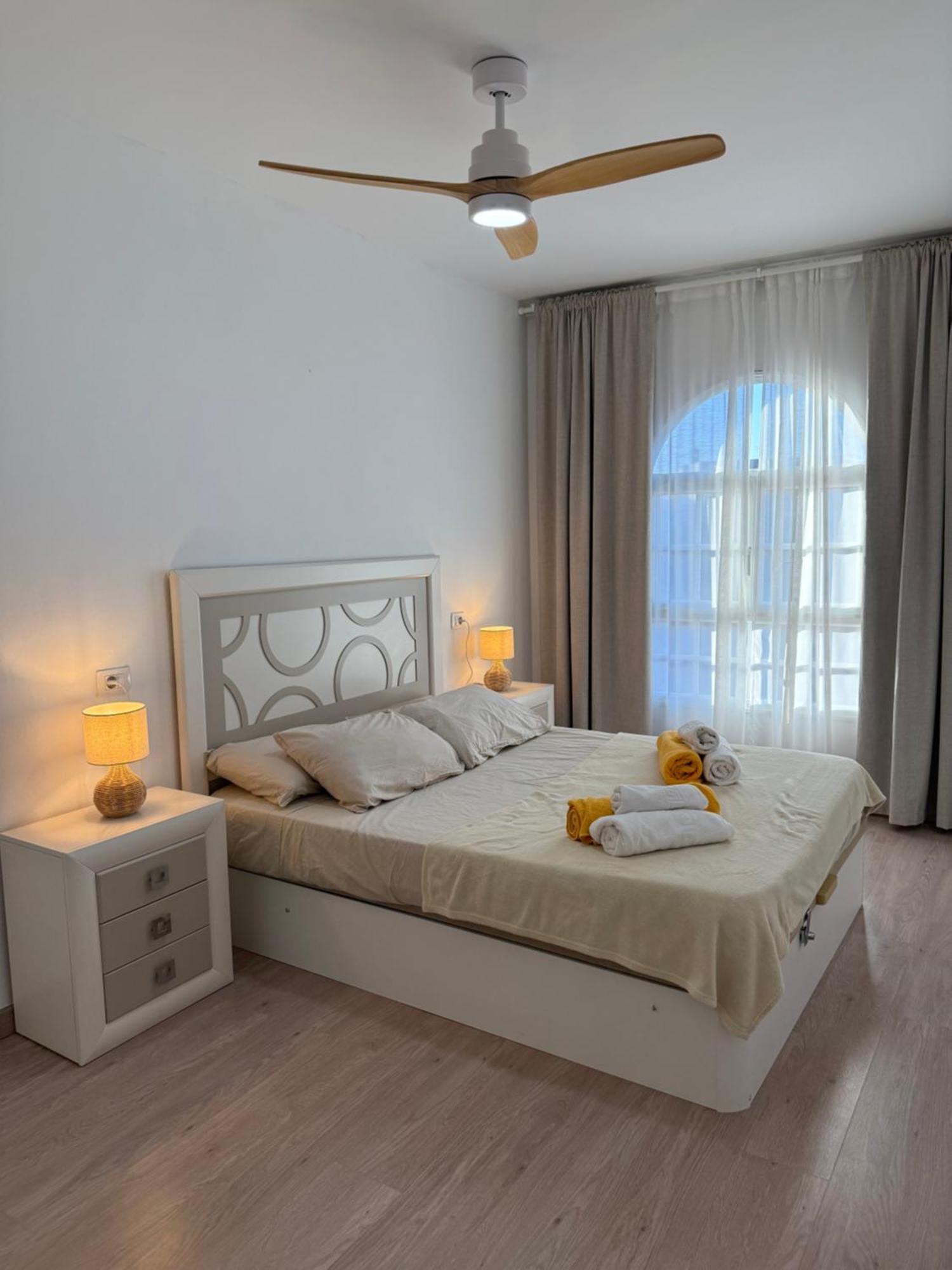 Seaside Paradise - 2 Bedroom Apartment With Ocean Views & Air Conditioning In Playa San Juan Buitenkant foto