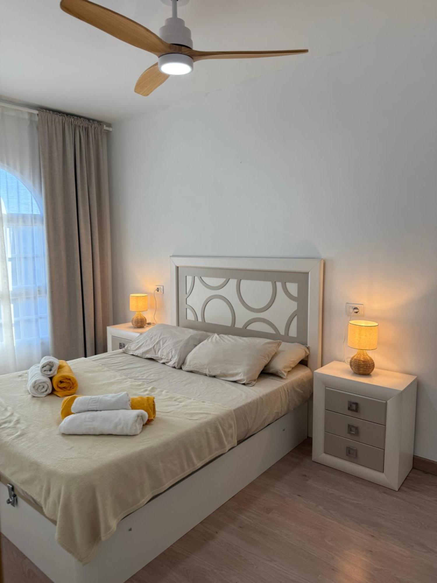 Seaside Paradise - 2 Bedroom Apartment With Ocean Views & Air Conditioning In Playa San Juan Buitenkant foto
